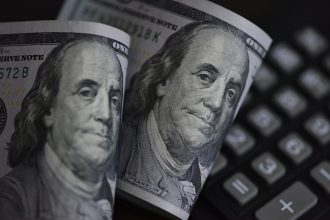 How much income tax do you pay on a 0,000 salary?