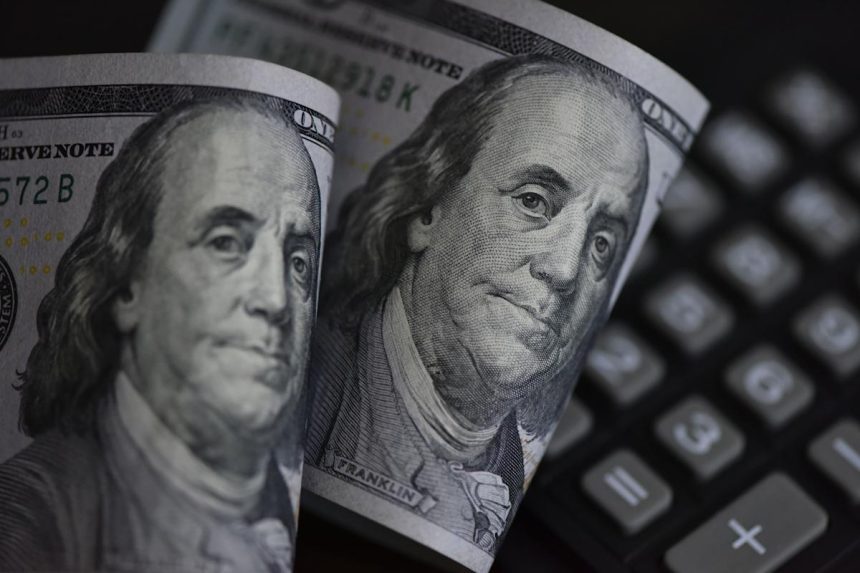 How much income tax do you pay on a 0,000 salary?