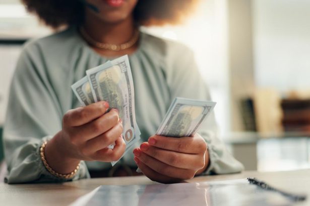 How much interest will an HYSA earn by 2027?