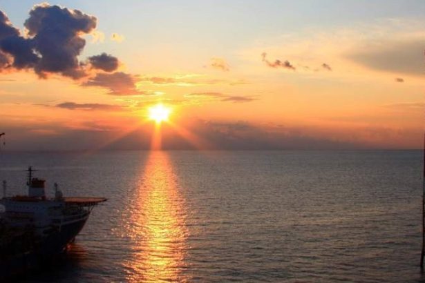 Iran Threatens Regional Energy Sites After South Pars Strike