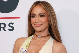 Jennifer Lopez’s Romantic Dress Is the Ultimate Spring Look