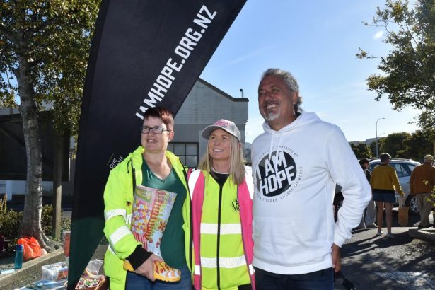 King flies in to support fundraisers