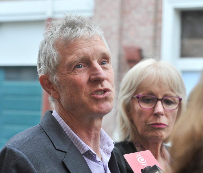 Letters to the Editor: parking, alcohol and war