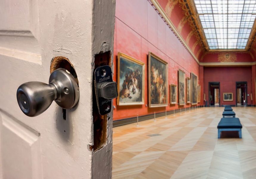 Louvre Museum to Install Locks on Doors After Heist