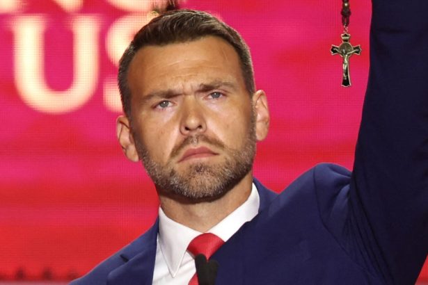 MAGA Pundit Mercilessly Mocked Over ‘Deeply Embarrassing Take’ On Famous Fantasy Novel