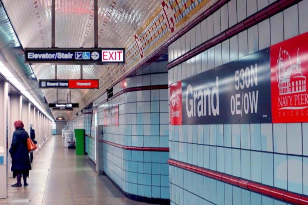 Man stabbed at River North CTA station