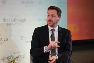 Medicare considering automatic Medicare Advantage enrollment