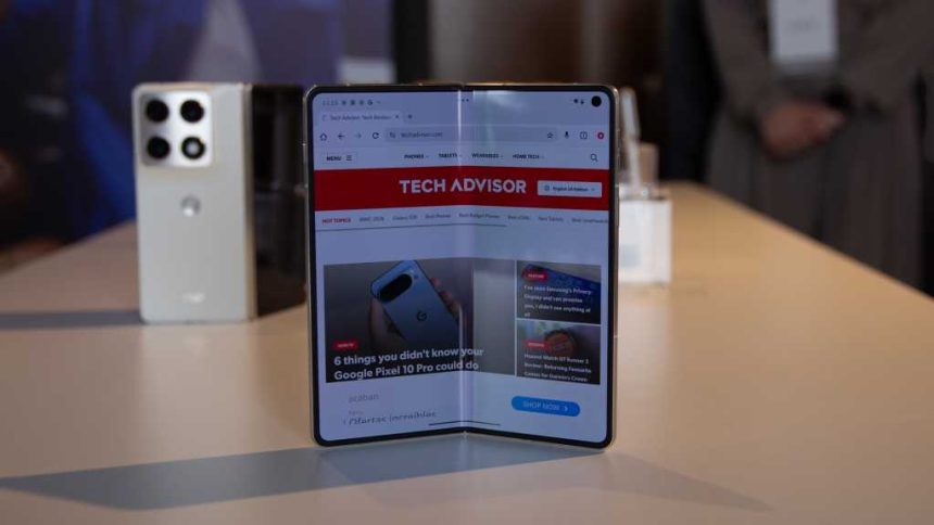 Motorola Razr Fold Hands-on Review: Booksmart