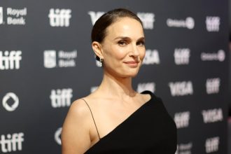 Natalie Portman Stunned in This Flattering Bathing Suit