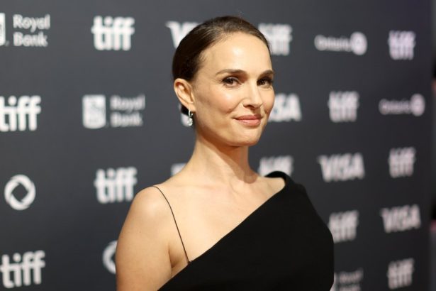 Natalie Portman Stunned in This Flattering Bathing Suit