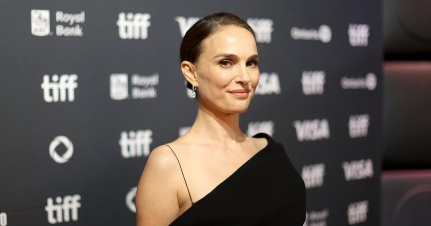 Natalie Portman Stunned in This Flattering Bathing Suit