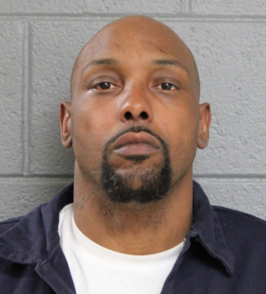 Parolee put gun to child’s head during 7-Eleven holdup, prosecutors allege