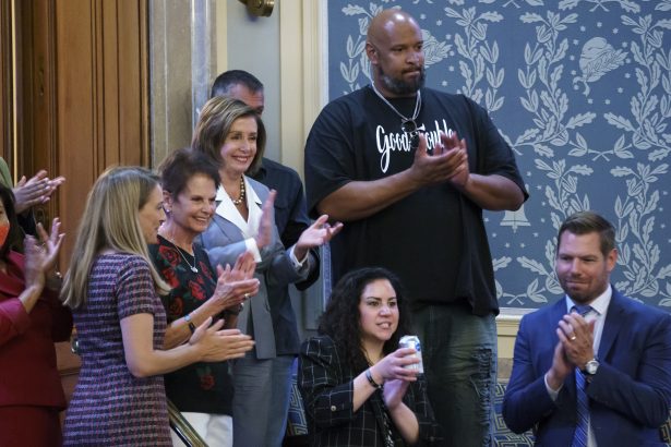 Pelosi backs former Capitol Police officer over Hoyer’s preferred successor in Maryland