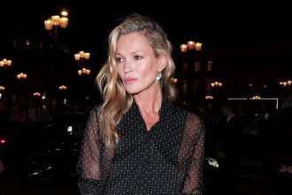 Recreate Kate Moss Airport Look With This Leopard Print Tote Bag