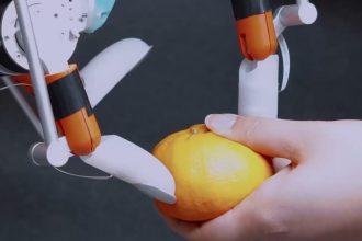 Robots with fingernails can grasp thin edges