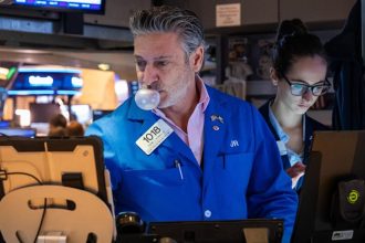 Stocks Mostly Lower as Oil Prices Rise Above 0