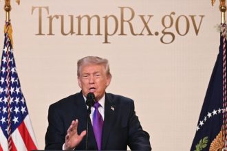 Trump gets stuck in vaccine politics