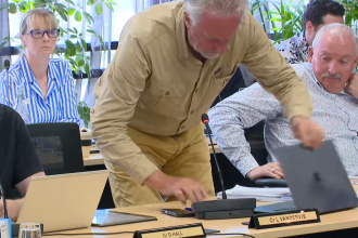 Vandervis walks out after refusing to apologise