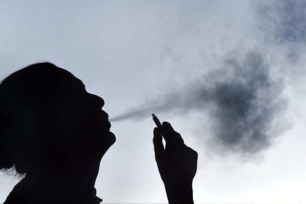 Vaping likely causes cancer, Australian review finds