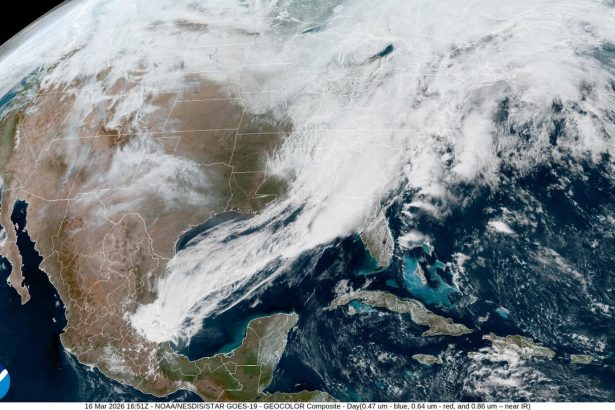 Why blizzards, heat waves, tornados and floods are all hitting the U.S. this week