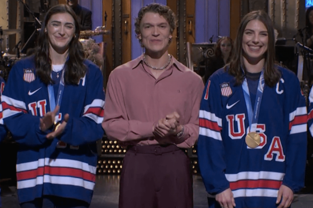 Womens, Mens Olympic Hockey Teams Crash