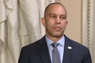 A Fed Up Hakeem Jeffries Calls Karoline Leavitt A Disgrace And A Stone Cold Liar