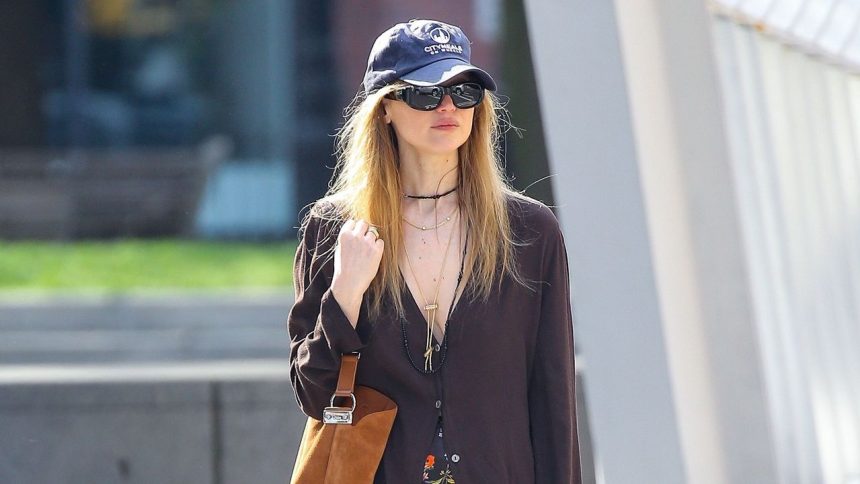 Jennifer Lawrence Gives Last Summer’s Hottest Shoe a Round Two