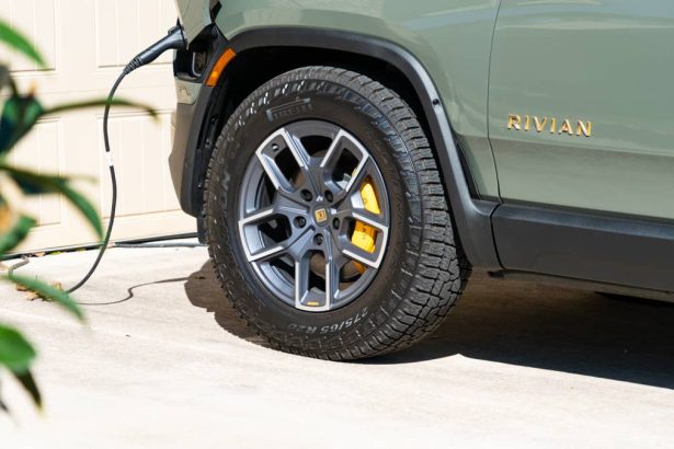 Bearish Tesla analyst has good news for Rivian stock investors