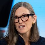 Cathie Wood buys 0,000 of surging megacap stock