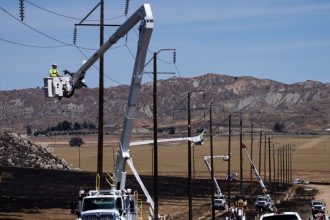 Crews Making Progress Containing Southern California Wildfire As Some Mandatory Evacuations Remain