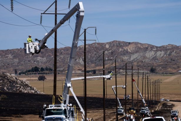 Crews Making Progress Containing Southern California Wildfire As Some Mandatory Evacuations Remain