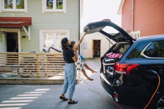 Electric vehicle owners could earn thousands by supporting power grid