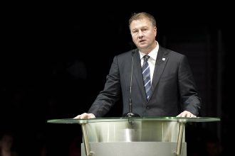 Elliotte Friedman links ‘data-centric’ ex-Canucks GM to Maple Leafs top job