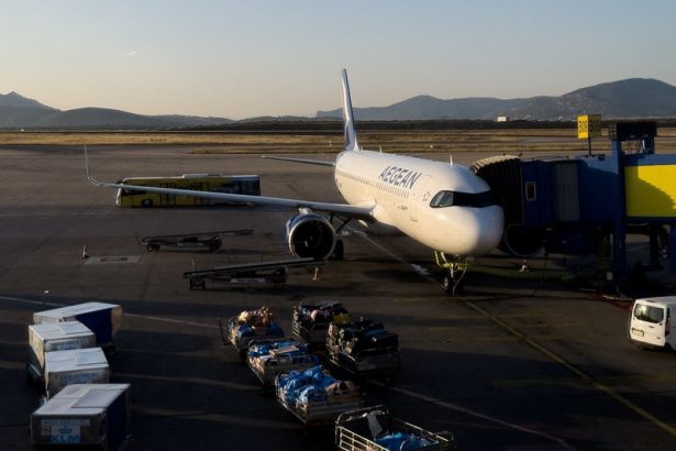 Factbox-Price hikes, outlook cuts – What airlines are doing as fuel costs surge