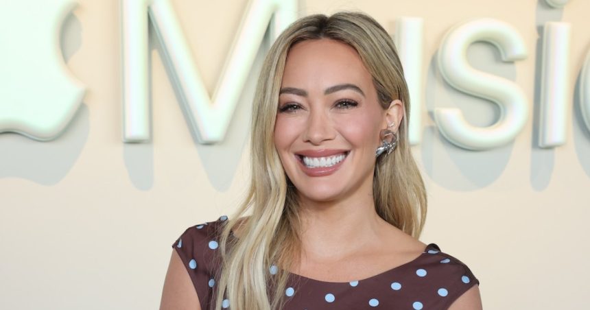 Hilary Duff Recalls Giving Birth in a ‘Spandex Turtleneck’