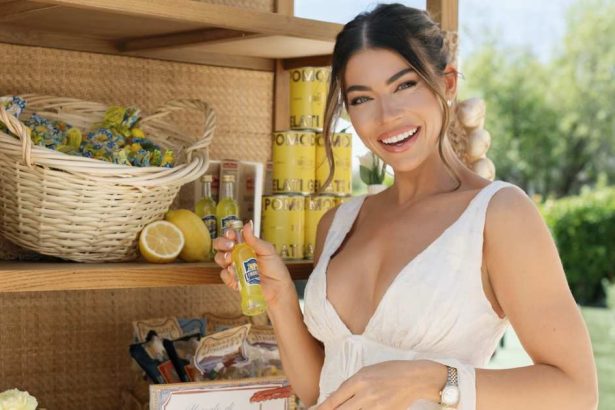 Inside Bachelor Alum Sarah Trott’s Bridal Shower