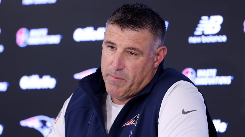 Mike Vrabel Discusses Controversy Over Photos With NFL Reporter