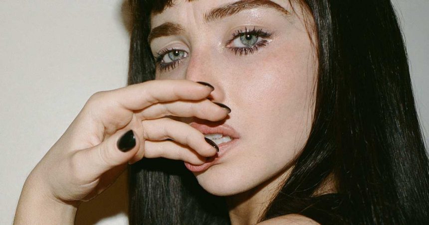 Sabrina Carpenter Is Unrecognizable With Brown Hair, Bangs