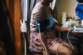 To get people to lower blood pressure, study suggests team approach