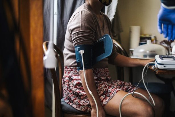 To get people to lower blood pressure, study suggests team approach