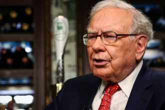Warren Buffett dumped 77% of Amazon to buy surging media stock