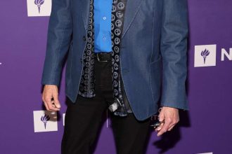 Barry Manilow Reveals What Cosmetic Surgery He’s Gotten