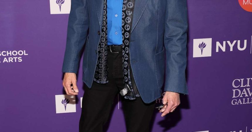 Barry Manilow Reveals What Cosmetic Surgery He’s Gotten
