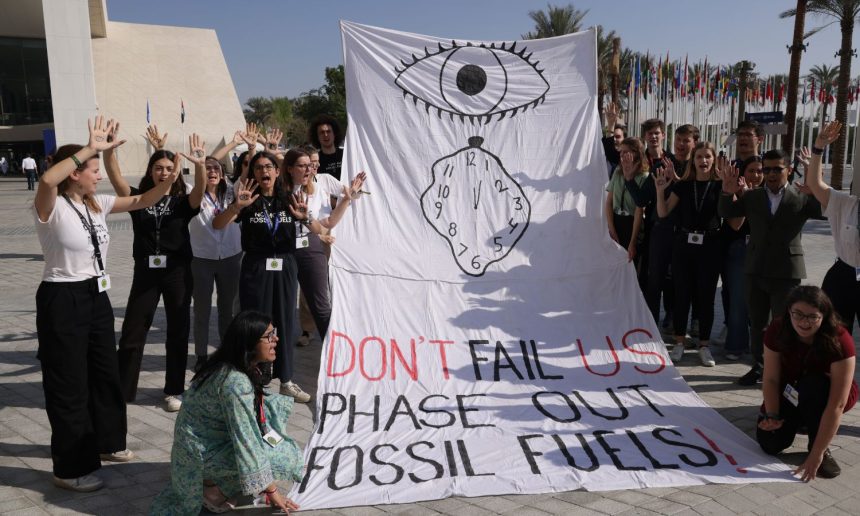 Building a Global Roadmap to Phase Out Fossil Fuels