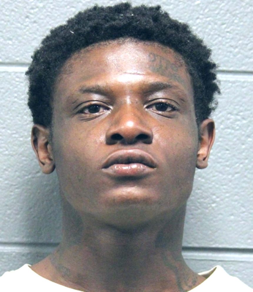 Chicago man charged with robbing delivery drivers while AWOL from gun case