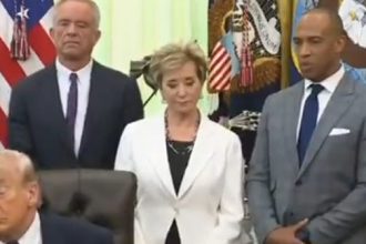 Declining Trump Falls Asleep While Oval Office Guest Brags About His Mental Fitness