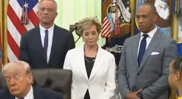 Declining Trump Falls Asleep While Oval Office Guest Brags About His Mental Fitness