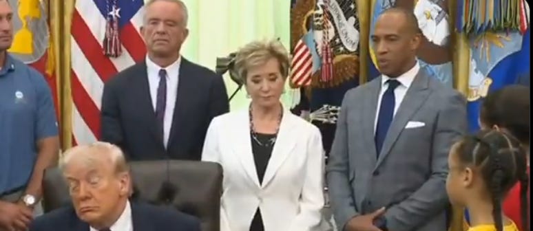 Declining Trump Falls Asleep While Oval Office Guest Brags About His Mental Fitness