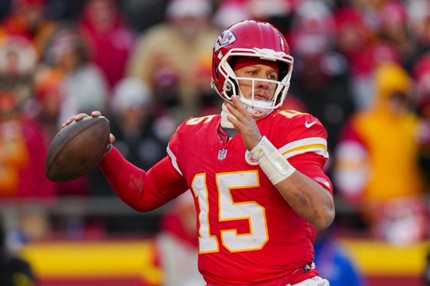 Ex-NFL team doctor adamant there’s “no way” Chiefs QB will be 100% healthy for Week 1 Broncos game