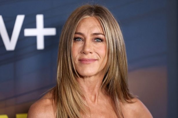 Get Jennifer Aniston’s Chic Spring Flip-Flops Look for Just 